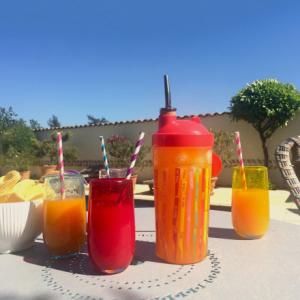 Shaker cocktails et mocktails